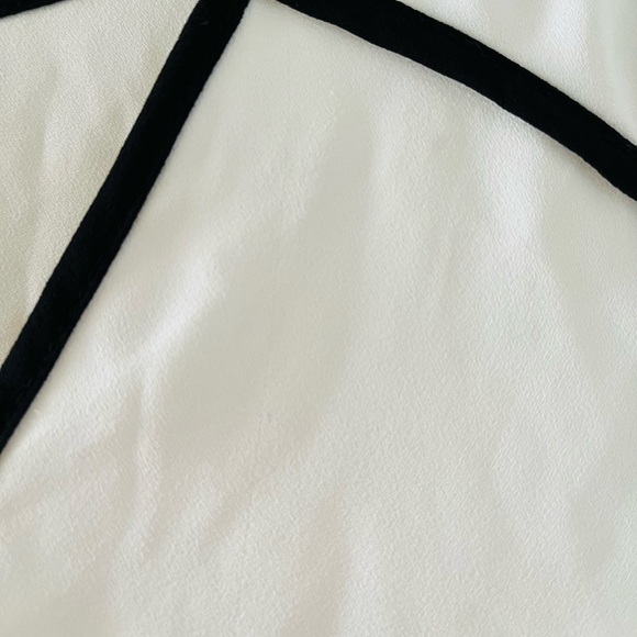 Halogen Black Trim White Sheer V-Neck Knit Sleeveless Top - Picture 3 of 5